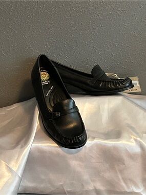 Earth Black Leather Penny Loafers